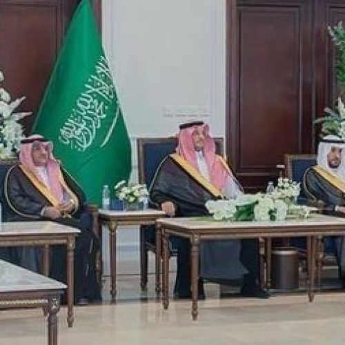 Al-Ahsa Governor Honors High-Achieving Students Benefiting from the Eastern Region Charity Committee