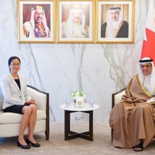 Bahrain Shura Council Chairman and Chinese Acting Diplomat Foster Bilateral Relations and Discuss Peace, Investment, and Trade