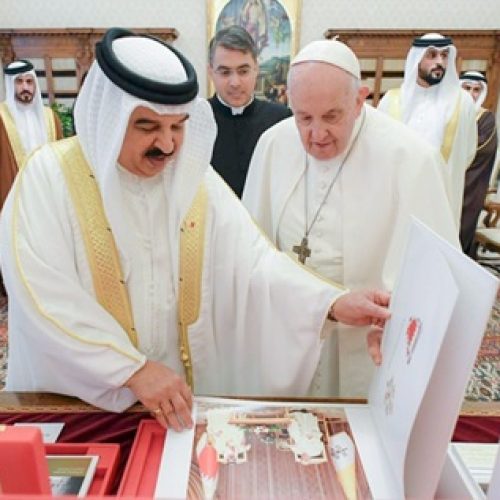 HM King Meets HH Pope