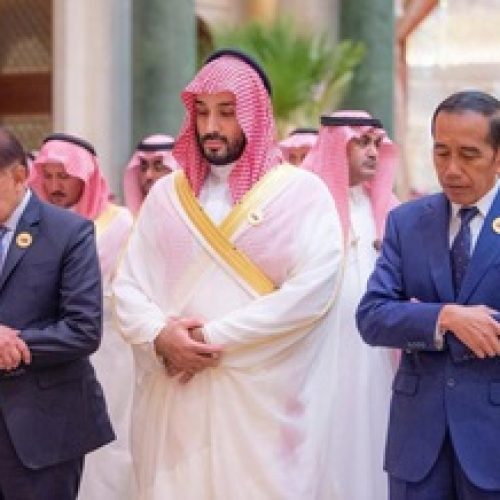 HRH Crown Prince and Delegation Leaders Participating in the Gulf-ASEAN Summit Observe Friday Prayer in Riyadh