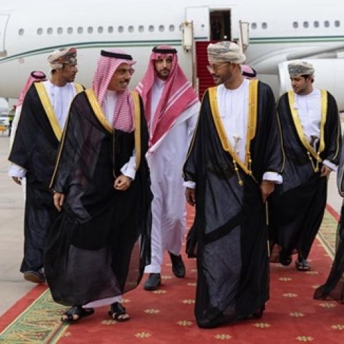 Saudi Foreign Minister Arrives in Oman for Exceptional GCC Meeting